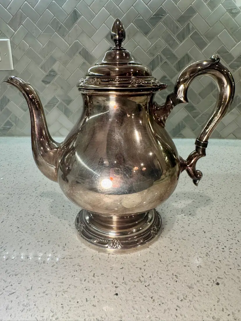 SP: Vintage 9” tall 10” wide silver-plated tea pot in Remembrance pattern, made by 1847 Rogers Bros.