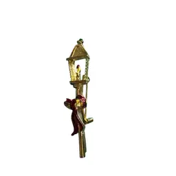 Lamp Post Brooch