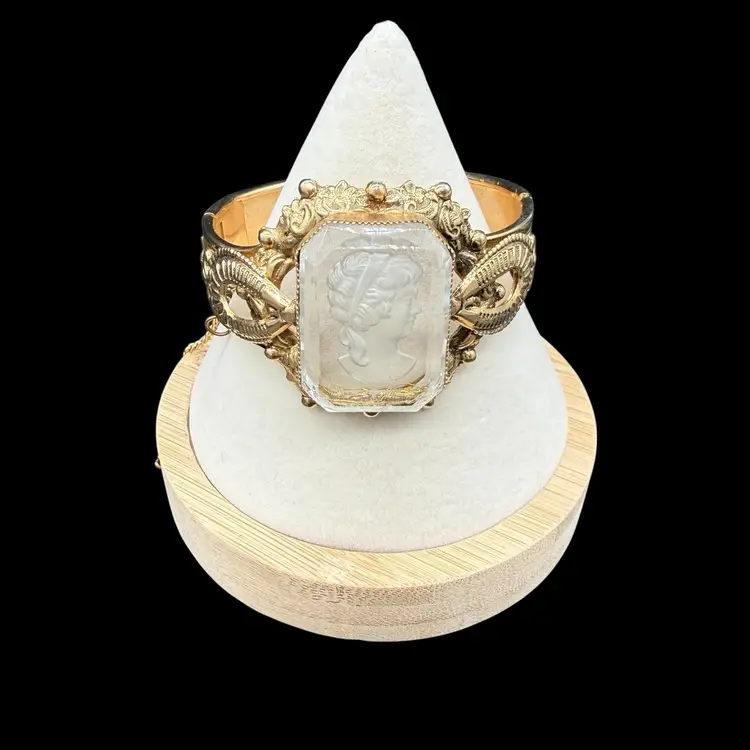 Vtg Gold Tone Filigree Intaglio Glass Cameo Ornate Hinged Bangle Bracelet As Is