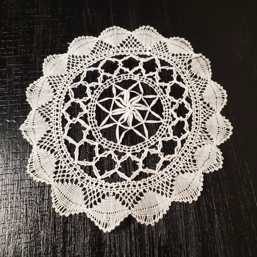 Set of 6 Lace Doilies