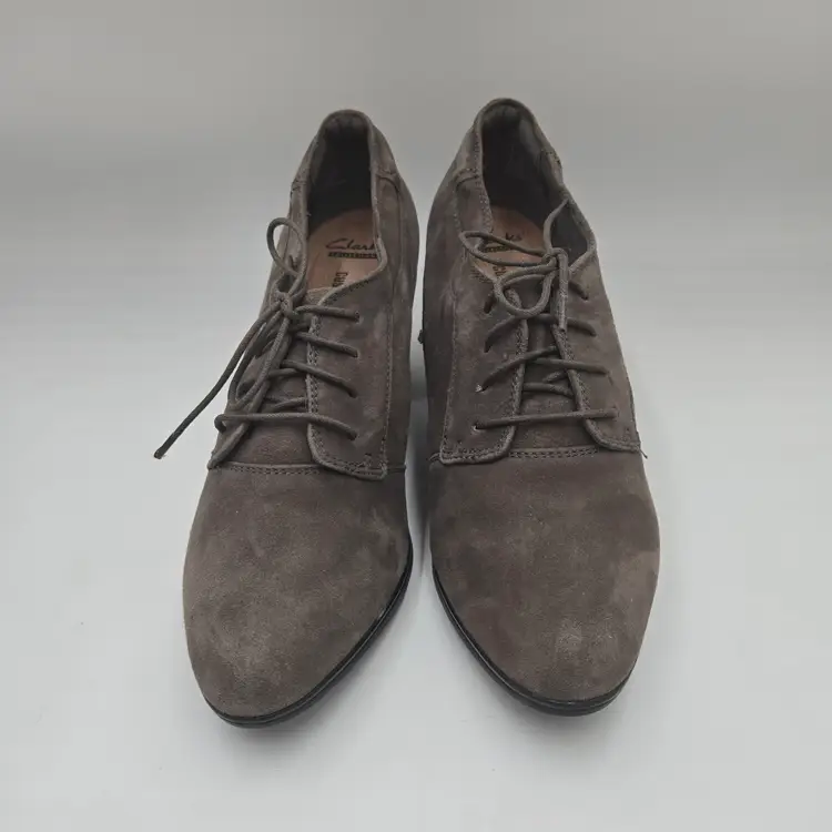 Clarks Collection ARAYA HALE Women Gray Suede Ankle Bootie Shoe Size 11 M