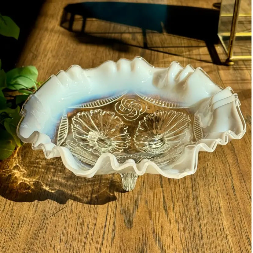 😻 GLOWS 9” vintage Jefferson Glass compote dish w/ruffled blue & white opalescent finish ruffle