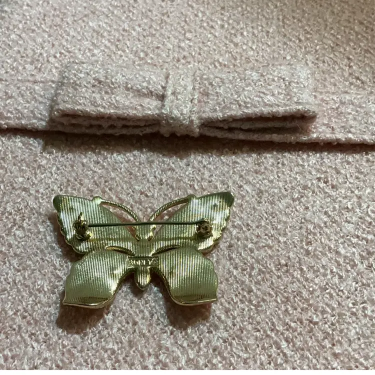 Gorgeous Goldtone Butterfly Monet Brooch. With Clear Glass Rhinestone.