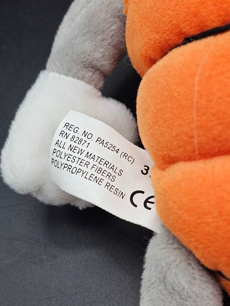 Vtg NWT Warner Bros Easter Bunny Bugs Bunny Plush In Carrot Bean Bag 1998