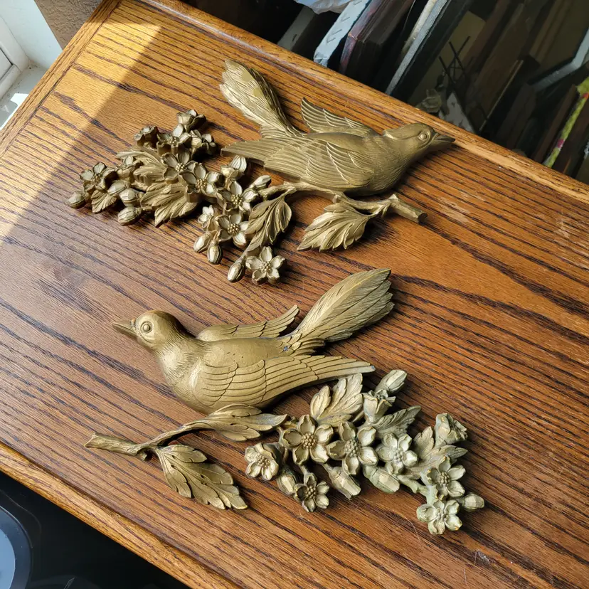 Pair of 1960s Syroco molded plastic gold finished bird and dogwood branch wall plaques