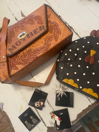 Variety Show. Purse, Jewelry, Chickens,and Littles