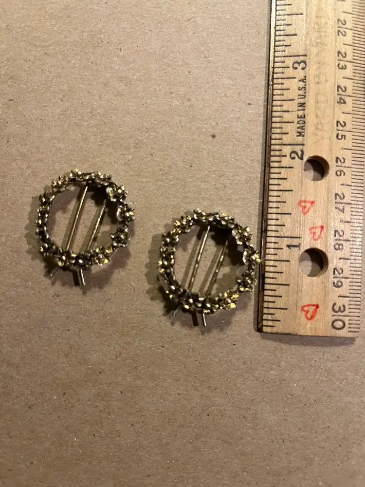 #73 Vintage 1960's Wreath Gold Tone Pair Hair Barrettes