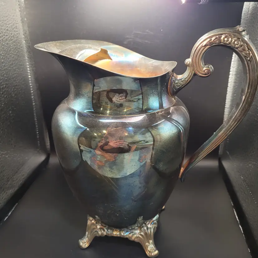 Vintage Oneida Silverplate Water Pitcher Footed Design W/Ice Lip USA