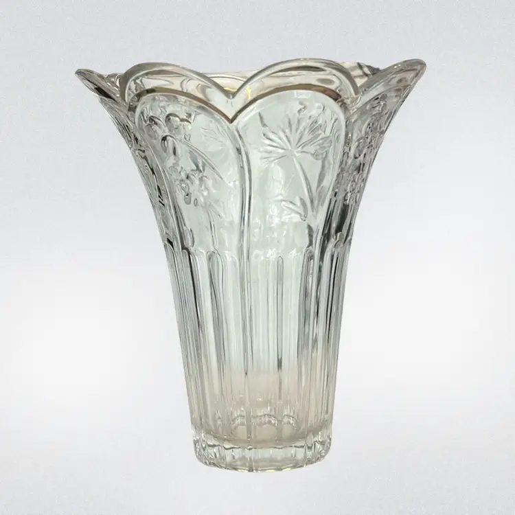 #1 Crystal Clear Studios Vase
Scalloped Rim Floral/shamrock Japan