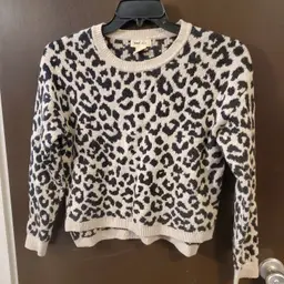 Yes Lola Beige Leopard Cheetah Long Sleeve Sweater Size Small Soft