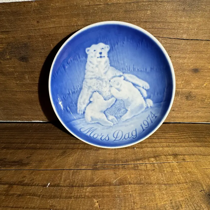 Vintage Mother’s Day Copenhagen Porcelain Polar Bear 1974 Decorative Plate