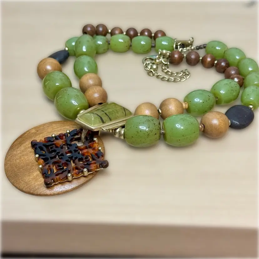 Signed Chico’s Moss Green & Wood Pendant Statement Necklace **UV Glow**