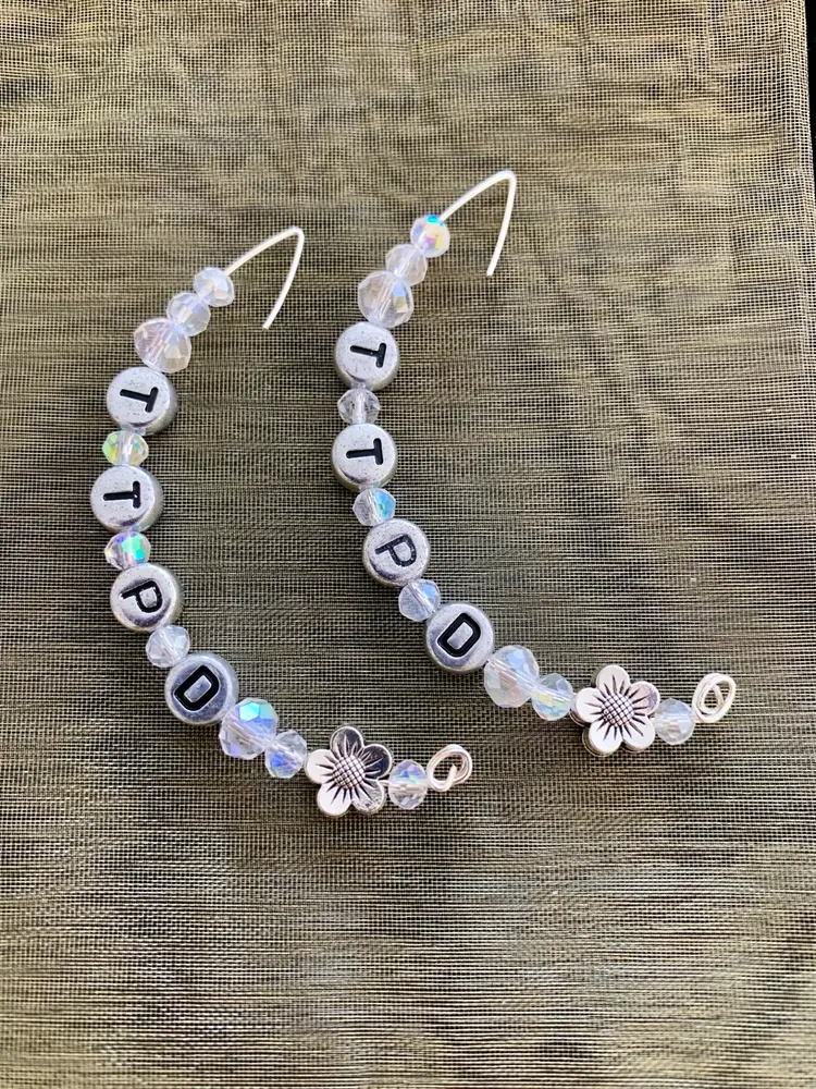 TTPD LUXURY Featherweight EARRINGS
TAYLOR SWIFT 🫶 SWIFTIE
MBEADESIGNS EXCLUSIVE
FREE SHIPPING