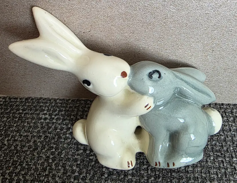 RARE Wade England Kissing Gray and White Rabbits