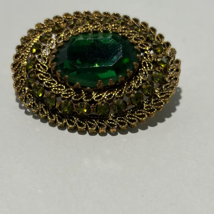 Beautiful 1 1/2x 1 1/4” Brooch Made In Austria.  Glass