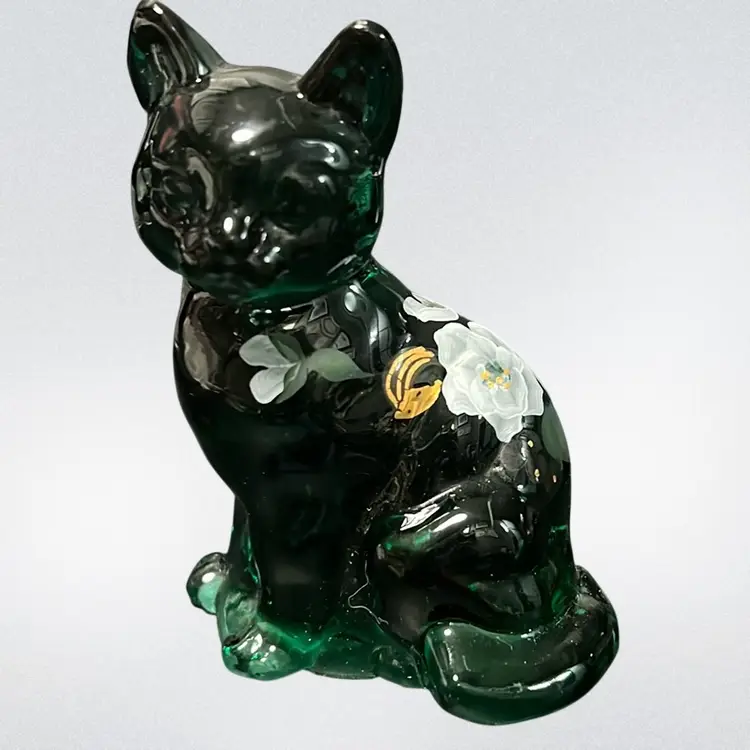 Fenton Emerald Green Art Glass Cat,Magnolia & Berry by Fenton, Discontinued. Actual: 1996 - 1997. Hand Painted, Signed Cutshaw… Extremely Collectible! Great Gift Idea! Christmas Colors