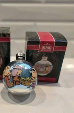 Hallmark Ornament Peanuts Snoopy Charlie Brown 1992 Christmas