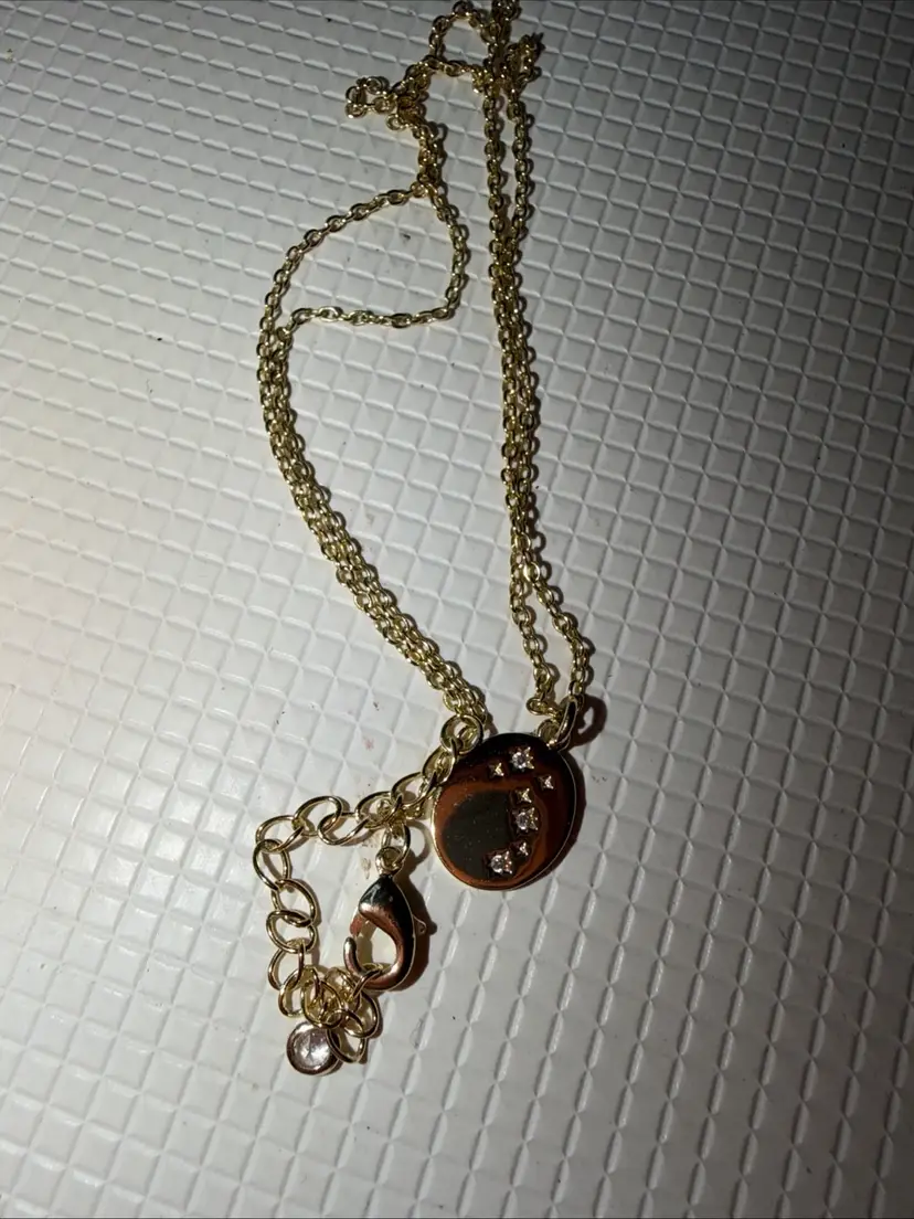 9.2” Gold Tone Necklace With Stars