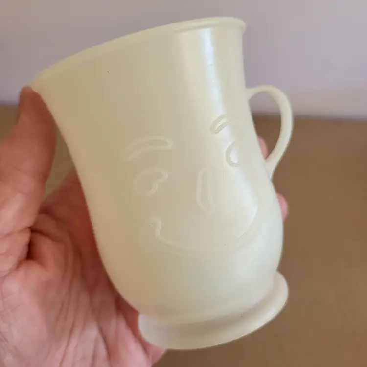 #01 Vintage 1980's Kool-Aid Man Smiling White Plastic Cup Nice 4" Tall