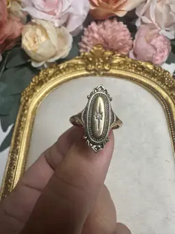 Avon Sz 8 Adjustable Gold Tone Ring