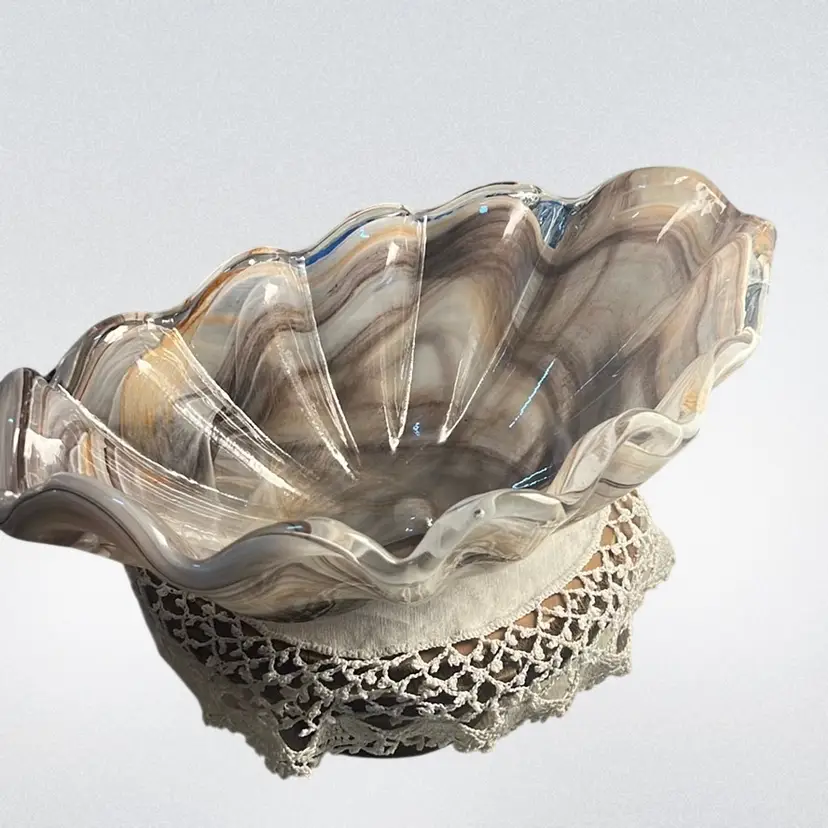 Beautiful Blown Glass Clam Shaped Bowl With The Colors Of White, Brown And Gray.