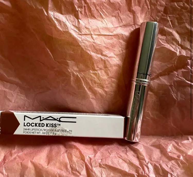 MAC Locked Kiss 24hr Lipstick In Posh 