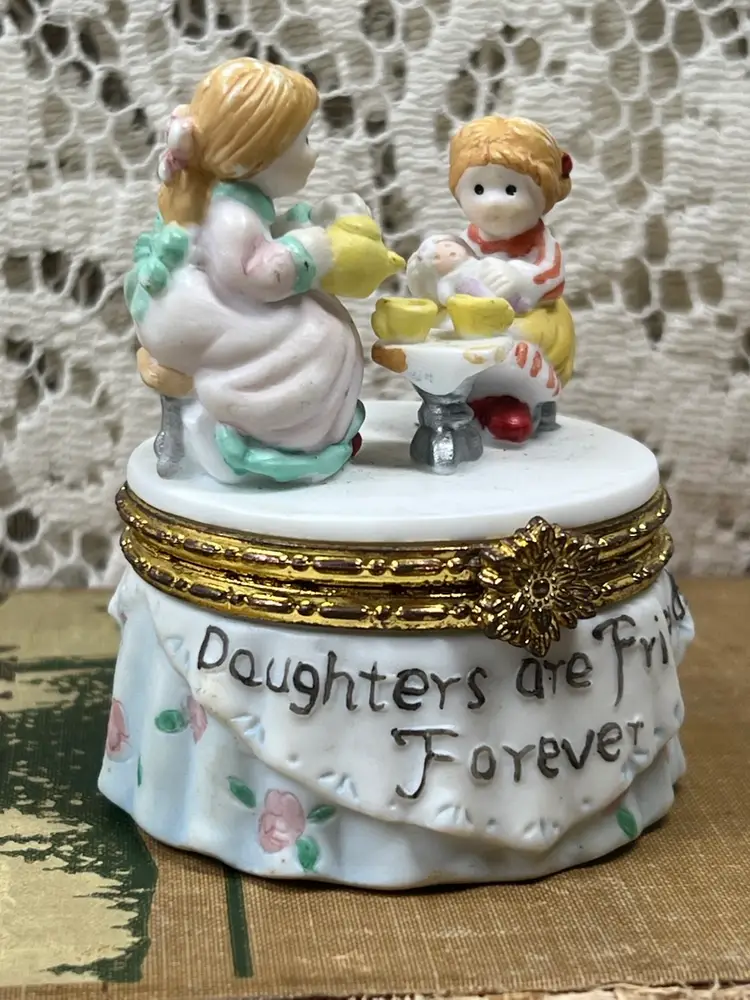 Ceramic Hinged Trinket Box Daughters Are Friends Forever