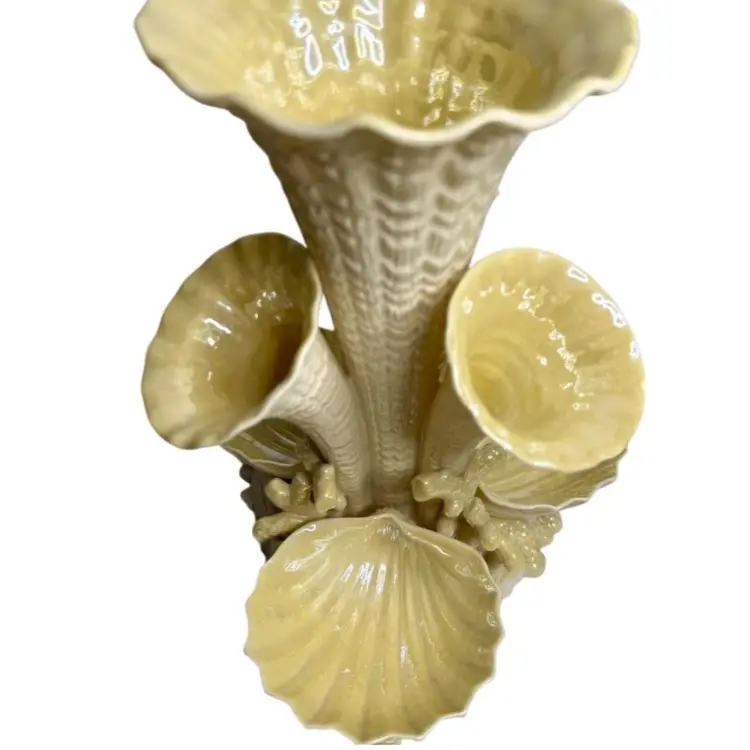 Vintage Belleek Emergence 4 Trumpet 3 Shells W/Coral  Centerpiece Vase  Green (6th) Mark-4 Irish Porcelain Ivory & Light Yellow Iridescent *Free Shipping In US* READ
11” T x 9 “ W
11” T x 9” W