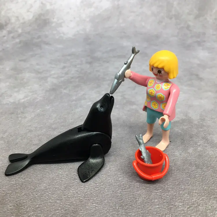 Playmobil Seal & Girl Feeding Fish