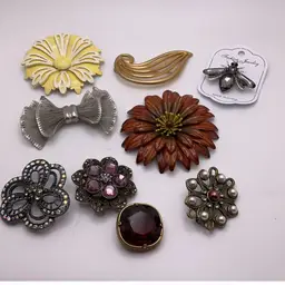 #07 - MANIC VTG Brooch, CHOICE