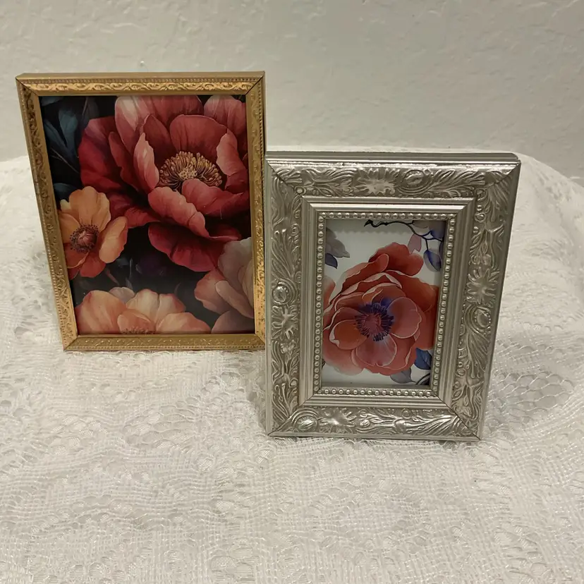 Set Of 2 Mini Frames With Floral Prints