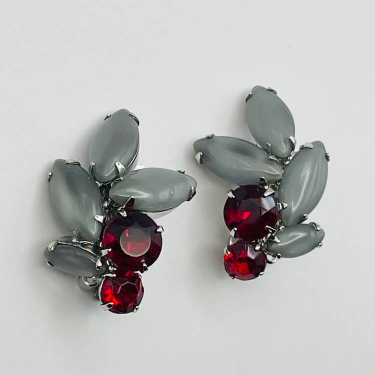 Signed Weiss Gray Red Rhinestone Silver Tone Clip On Earrings Prong Set