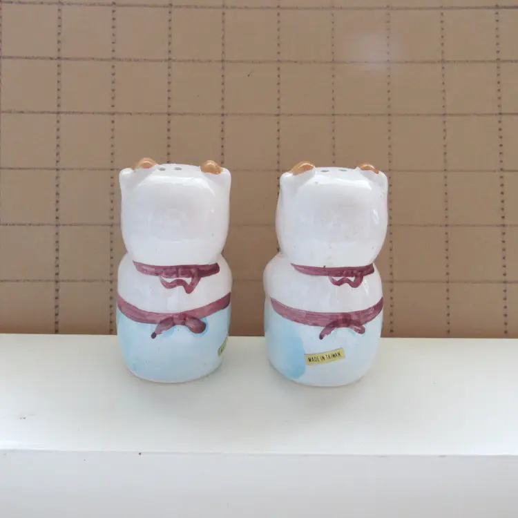 VTG Cows in Aprons S & Ps