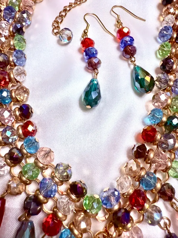 Multicolor Crystal Statement Necklace & Earrings Set – Gold Tone Chain Bib Design Sparkling Faceted Glass Beads