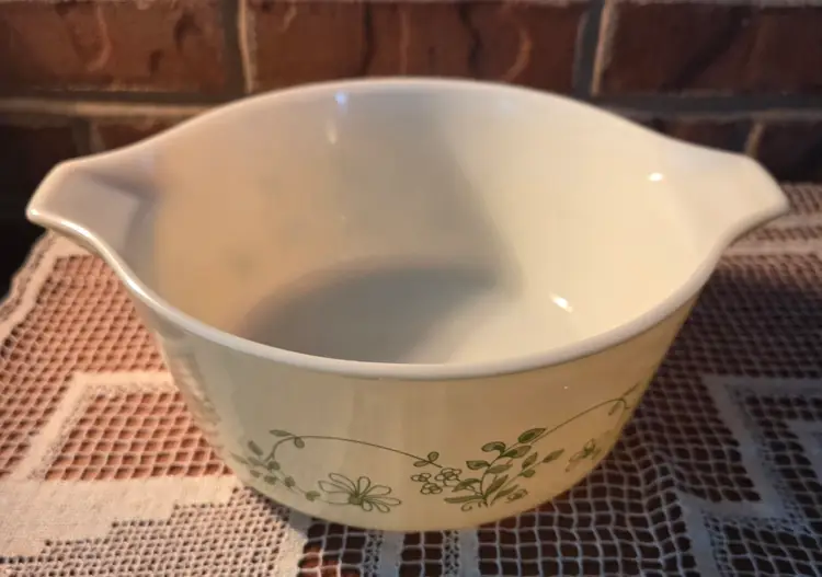 PYREX SHENANDOAH WINTERGREEN CASSEROLE BOWL
