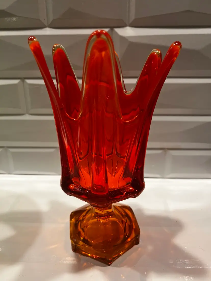 Viking Glass Amberina Epic Column Ribbed Handkerchief Vase