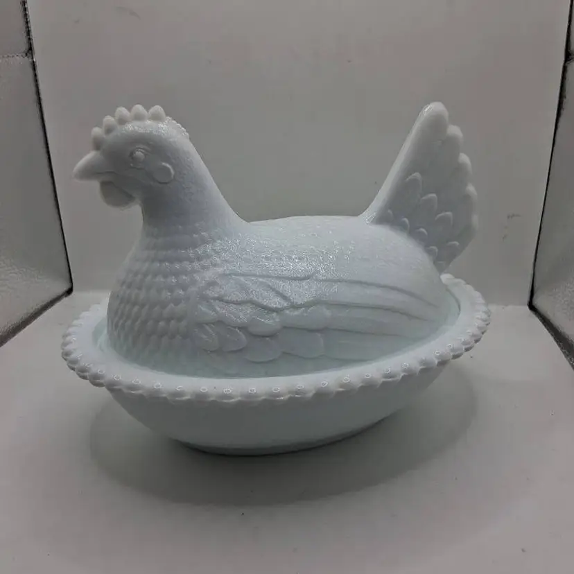Indiana MILK GLASS Hen on Nest