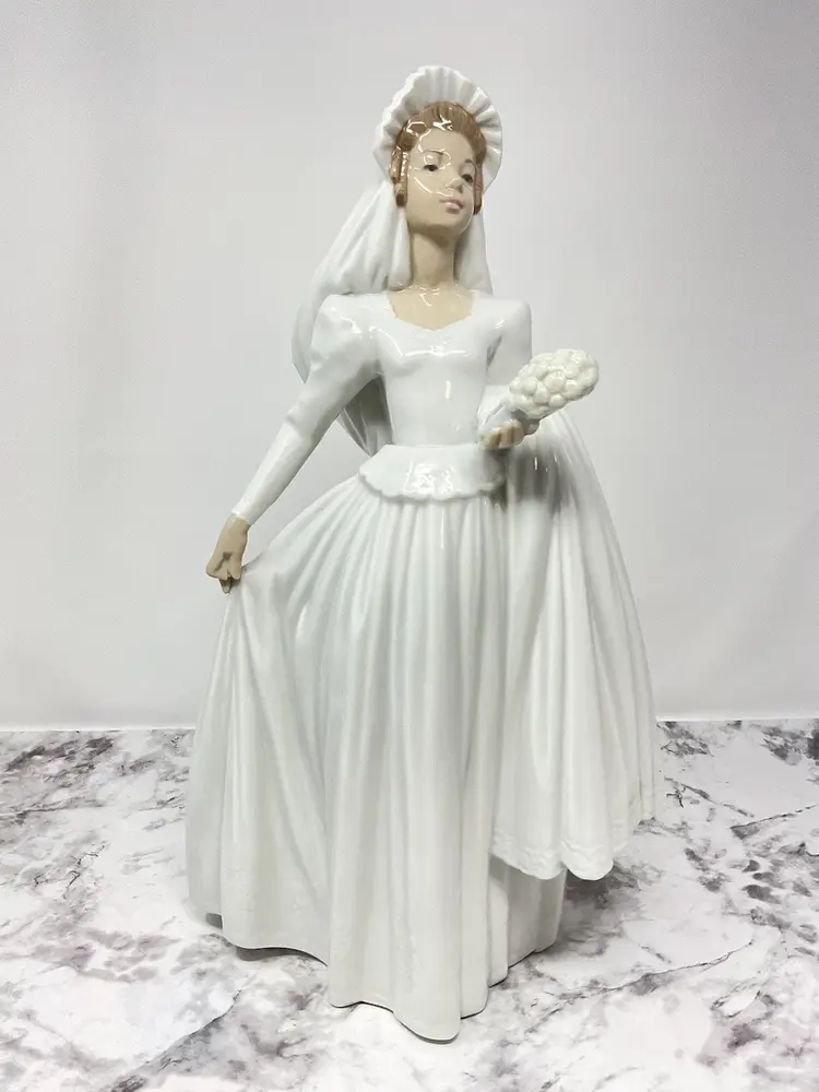 NAO By Lladro Large Porcelain Bride “My Day” Beautiful Figurine