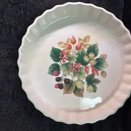 Cloverleaf Country Fruits Pie/Quiche Pan Made In England