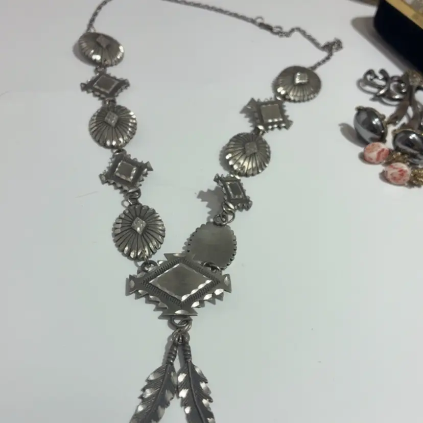 Silver Tone Southwestern Feather Necklace