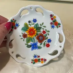 26. Reticulated Trinket Dish 4.25”