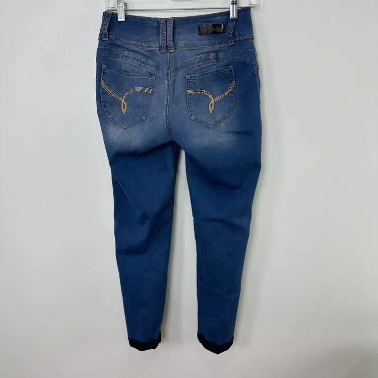 Royalty For Me Wanna Better Butt? Light Wash Cuffed Crop Jegging Size 8 Petite