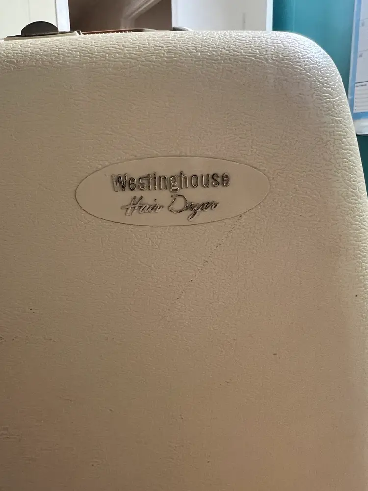 1950s Hair/ Nail Dryer Works Tested Beautiful Excellent Condition The Only Thing That Is Missing Upon Research Is The Mirror In The Middle 
Brand Is Westinghouse 