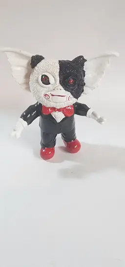 Saw Puppet Horror Mogwai Gremlin Gizmo Resin Figure monster mash up Weird Halloween Decoration