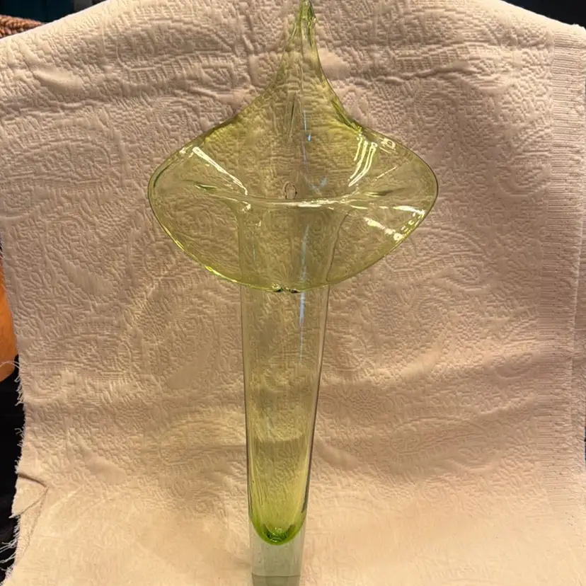 Beautiful vintage Mid-Century Modern hand-blown green art glass Jack in the Pulpit wall pocket vase.