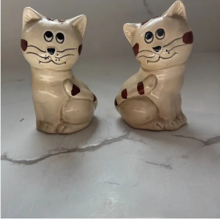 Vintage Tabby Cats Salt & Pepper Shakers