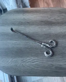 Antique Collectible PEWTER "LEAF DESIGNED" Repousse Scissor Handle Wick Trimmer