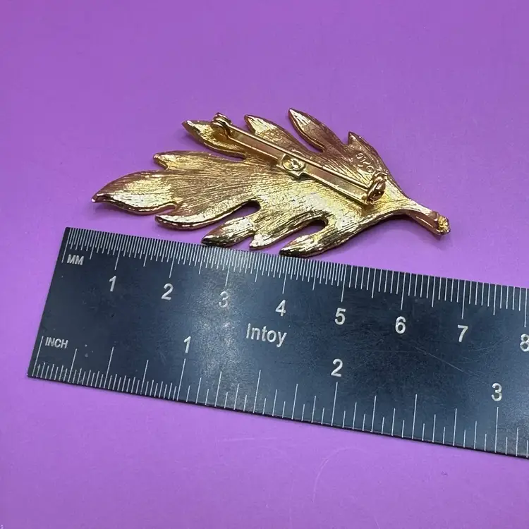 Vintage Gold Tone Leaf Brooch