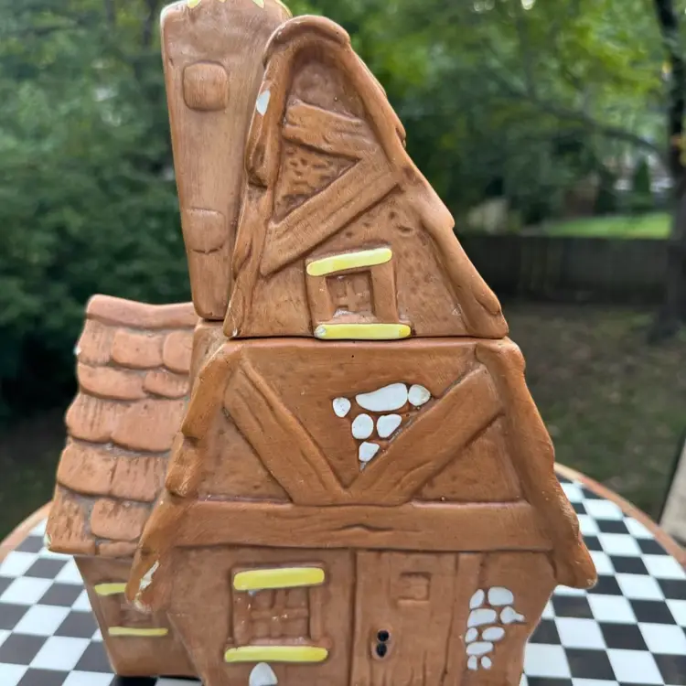 Mid-Century Twin Winton Leaning Shack Cookie Jar