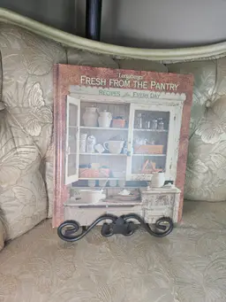 Longaberger recipe book and stand